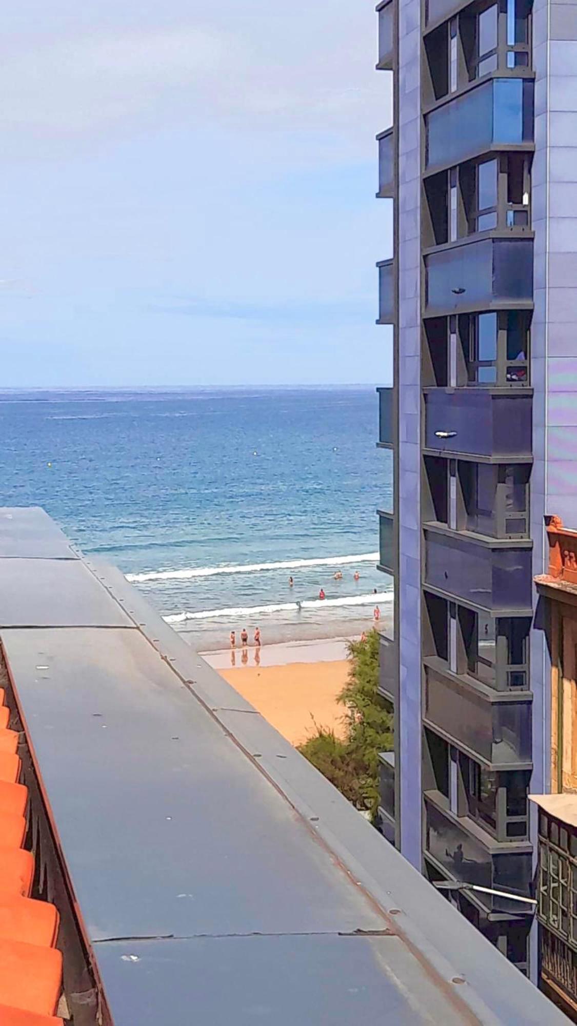 Atico Con Terraza En Playa De San Lorenzo Хихон Экстерьер фото